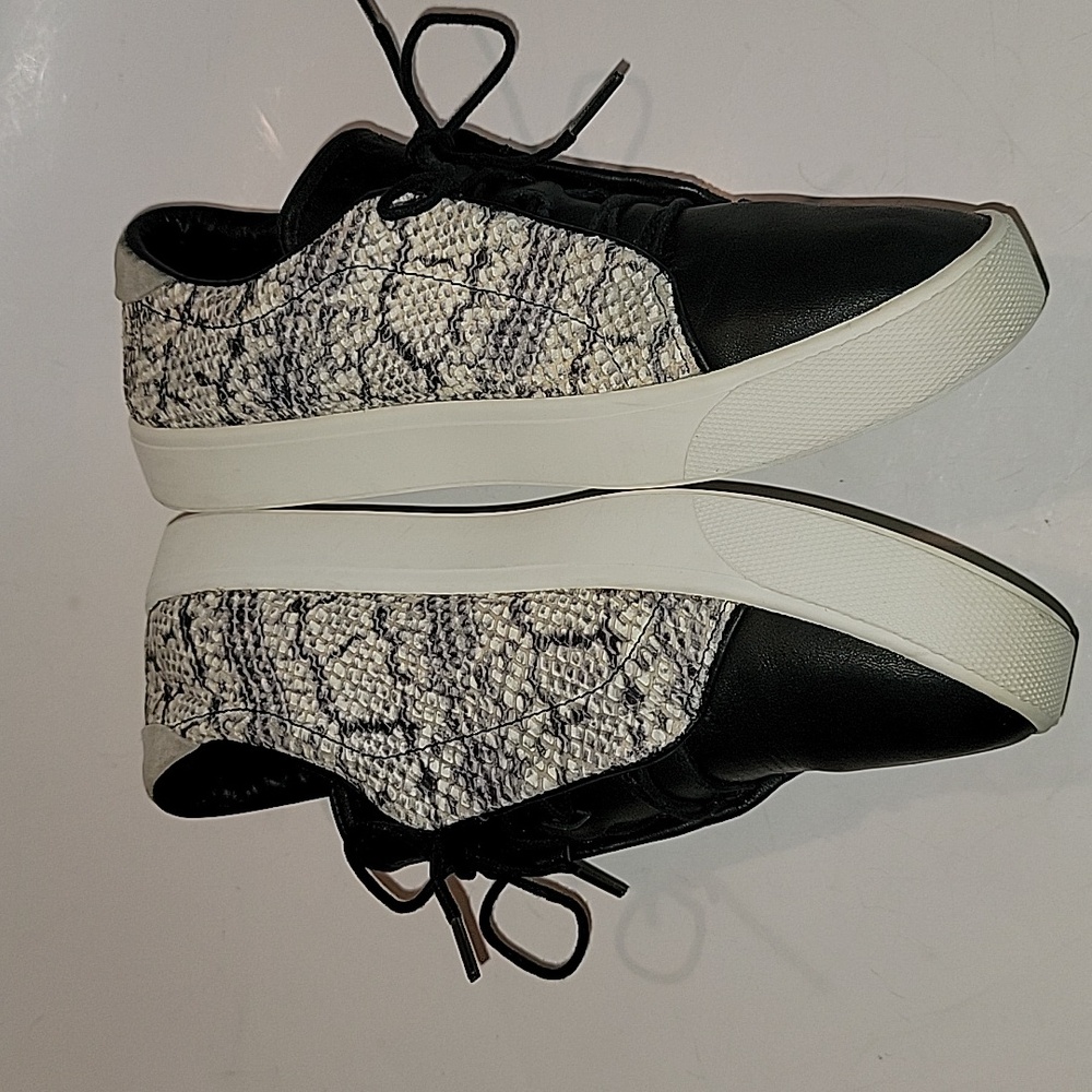 COLE HAAN WOMEN'S GRANSPRO SPECTATOR SNEAKERS - Picture 12 of 15